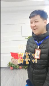 號(hào)外<div   id=